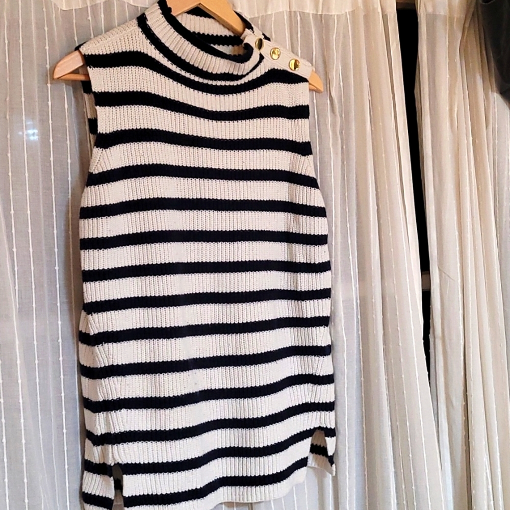 Loft L b/w striped mock tneck sweater
